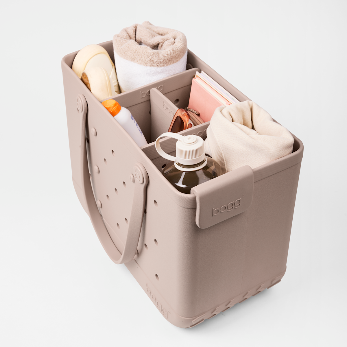cloudinary__boggbag-ecom__image__upload__HALF-DIVVY_R_FA26_SSL_074_SHOT-027-20611001_1305_20641001_1305_OB02_MSH01_0145_V1_SQUARE__cld.png